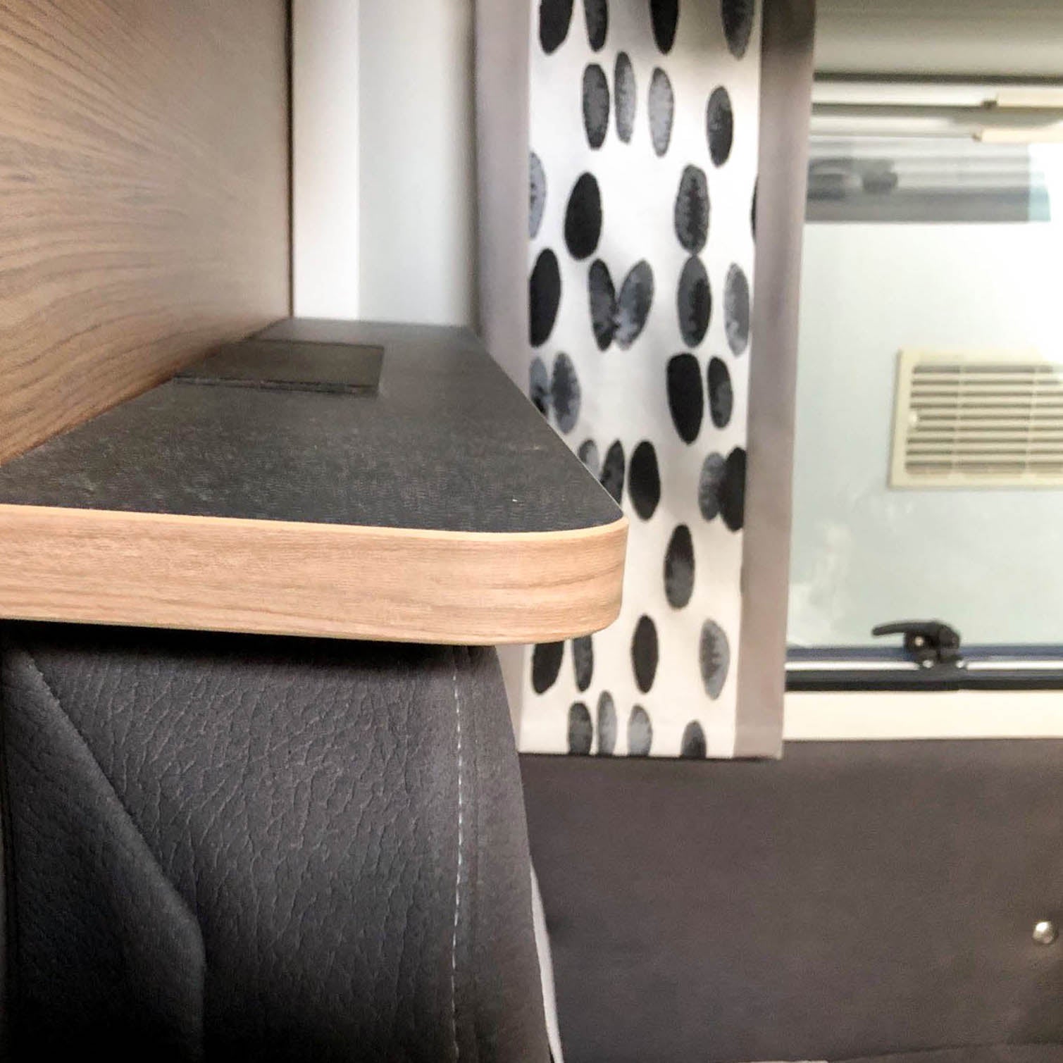 Ablageboard für Knaus Vansation auf Peugeot Basis