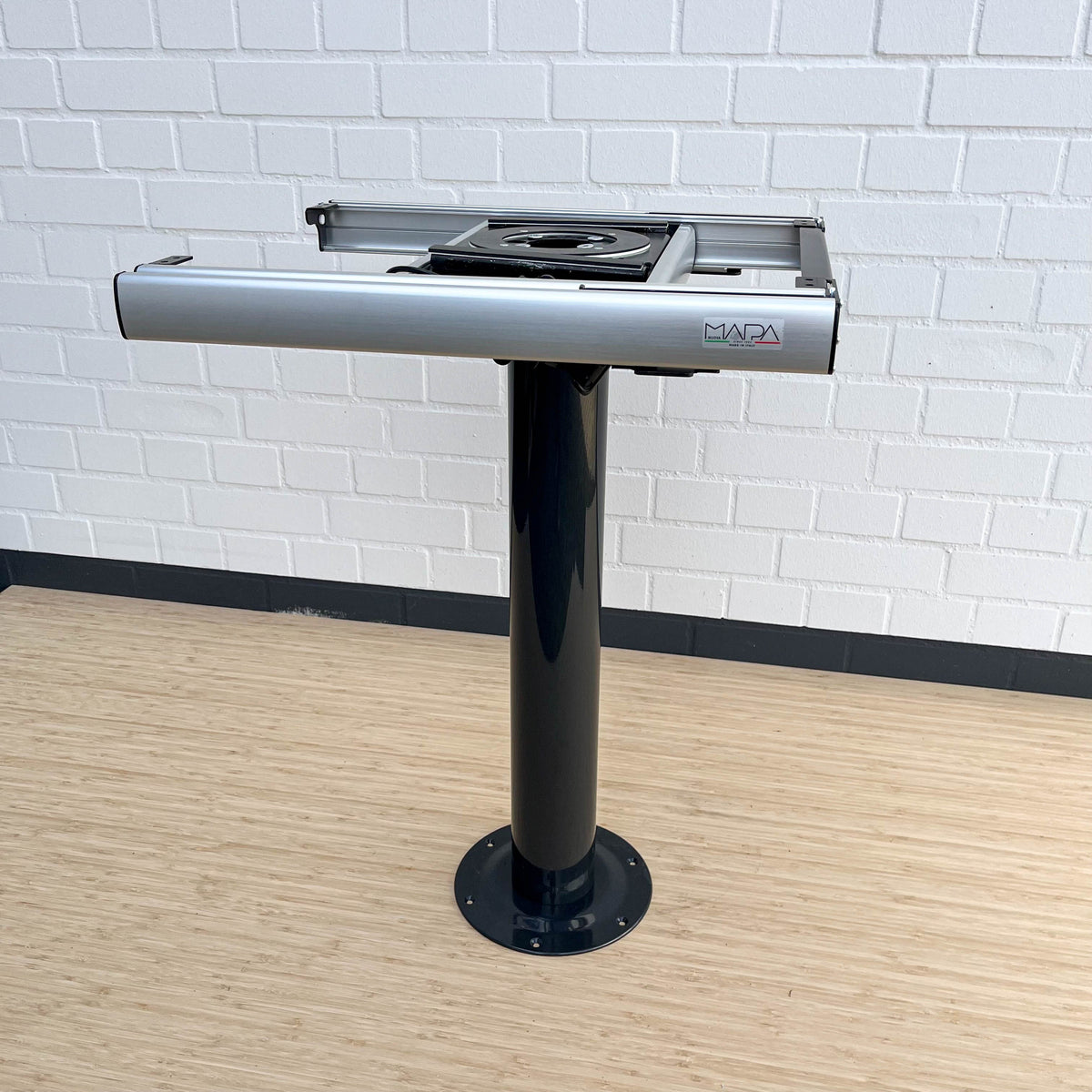 Nuova Mapa table frame including rigid base for folding and classic table tops