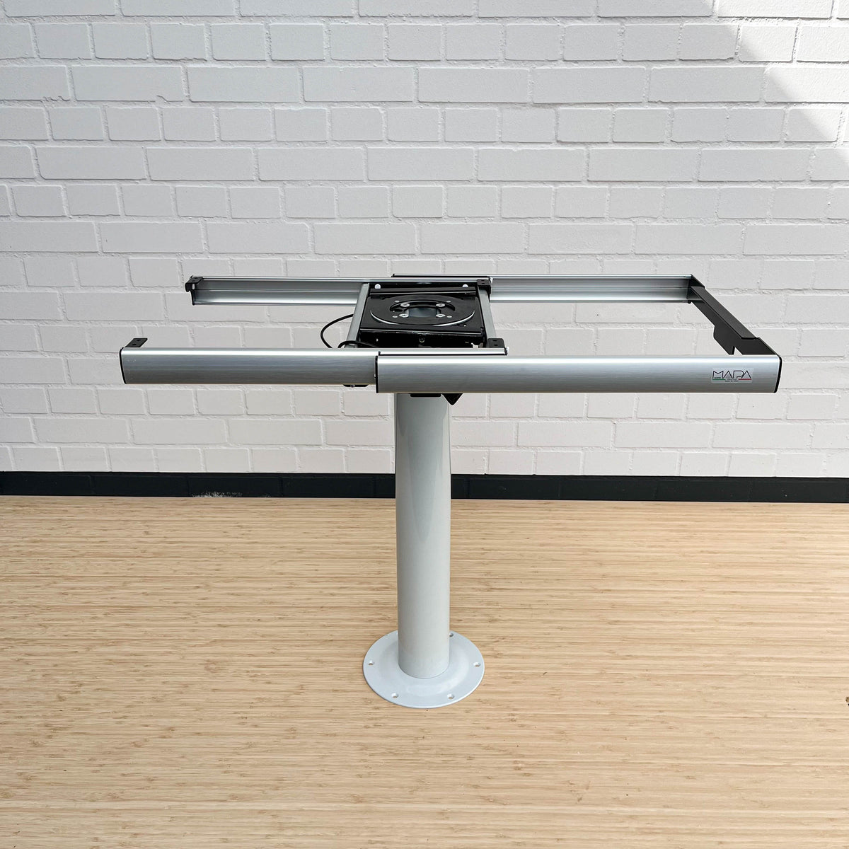 Nuova Mapa table frame including rigid base for folding and classic table tops