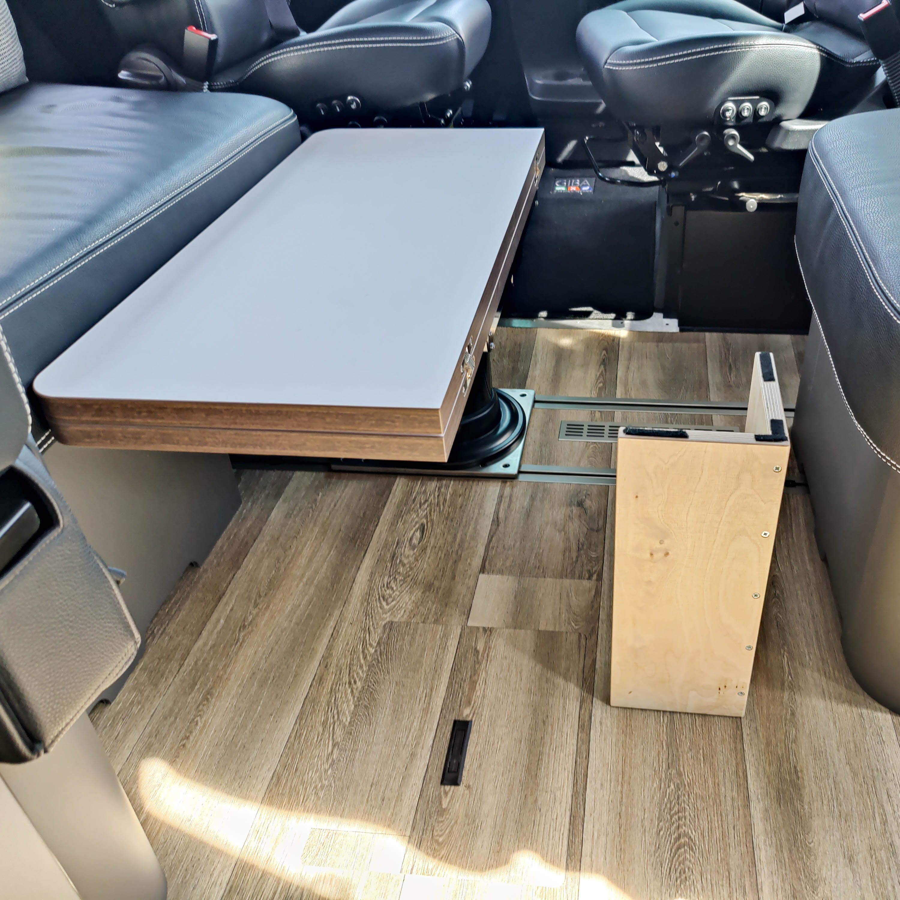 L-bed support for motorhomes, caravans and campers in a set of 4