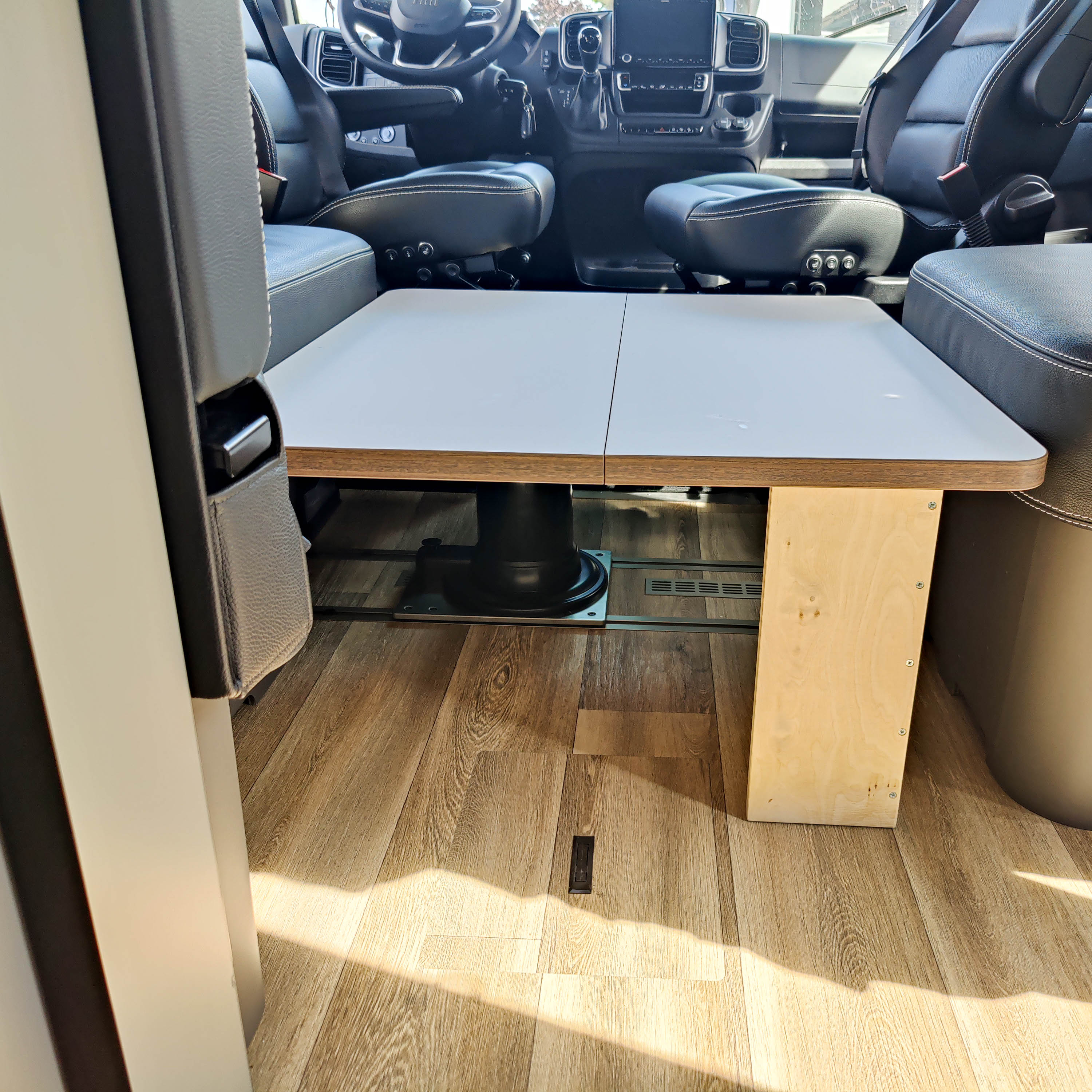 L-bed support for motorhomes, caravans and campers in a set of 4