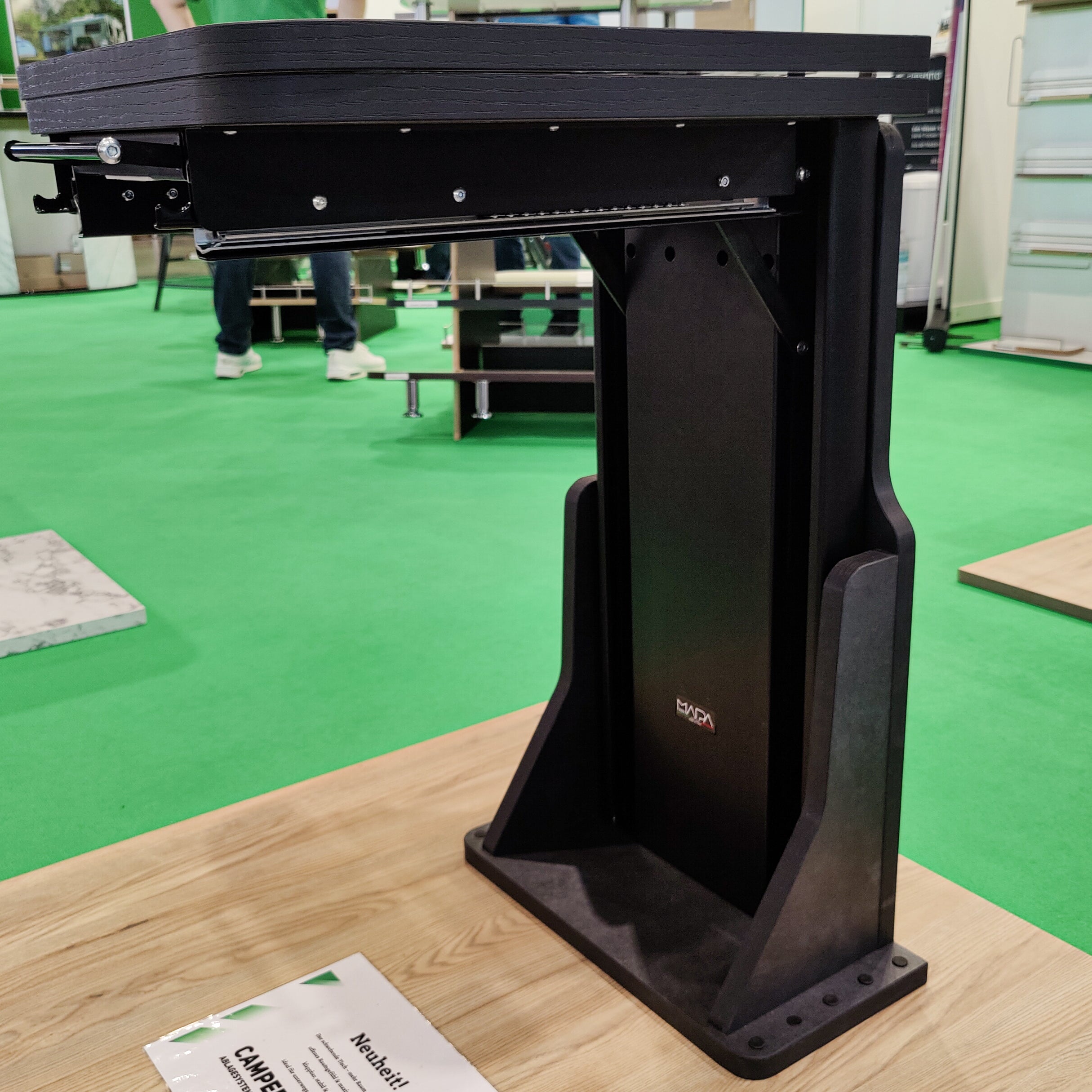 Schwebender Tisch für Kastenwagen & Campervans