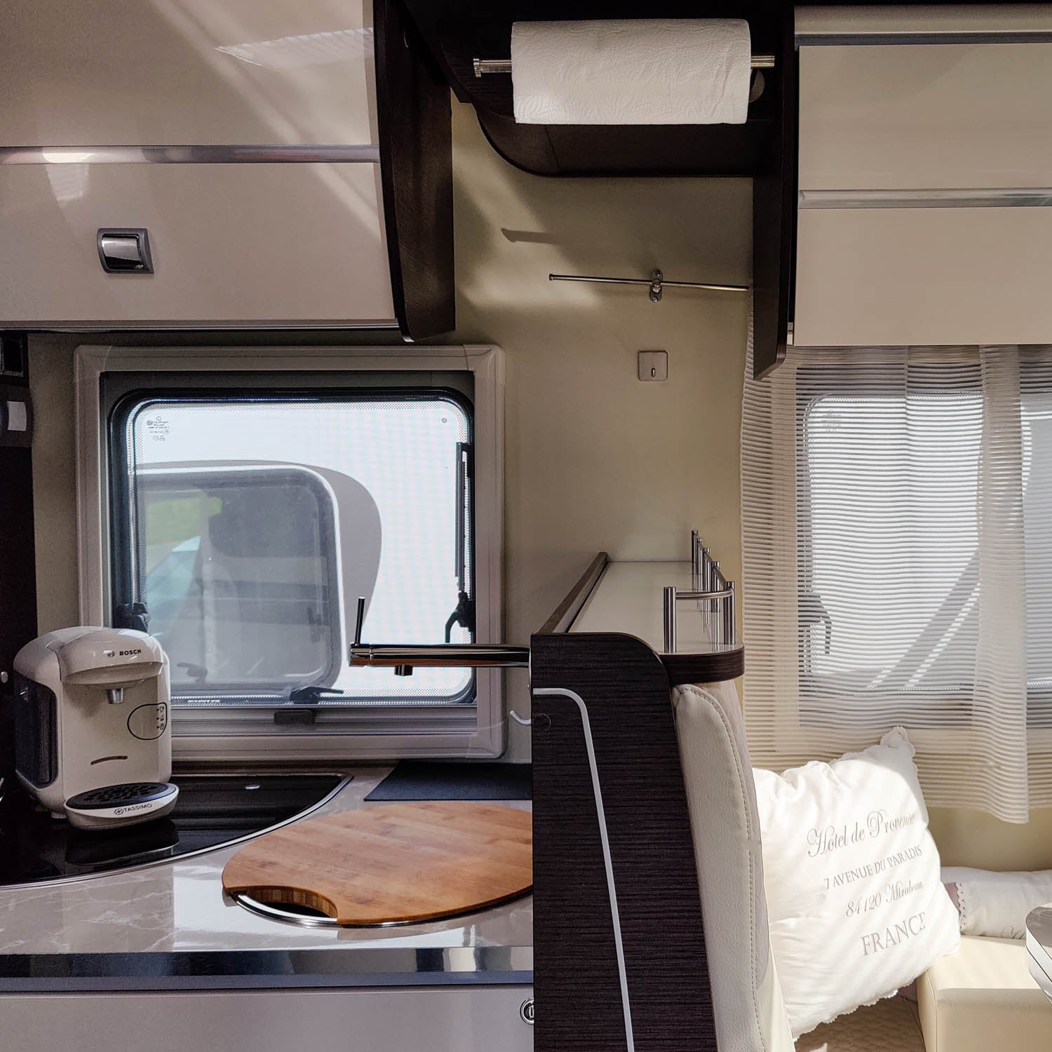 Storage tray for Maple TD Plus with 52 mm spacing between the headrest bars