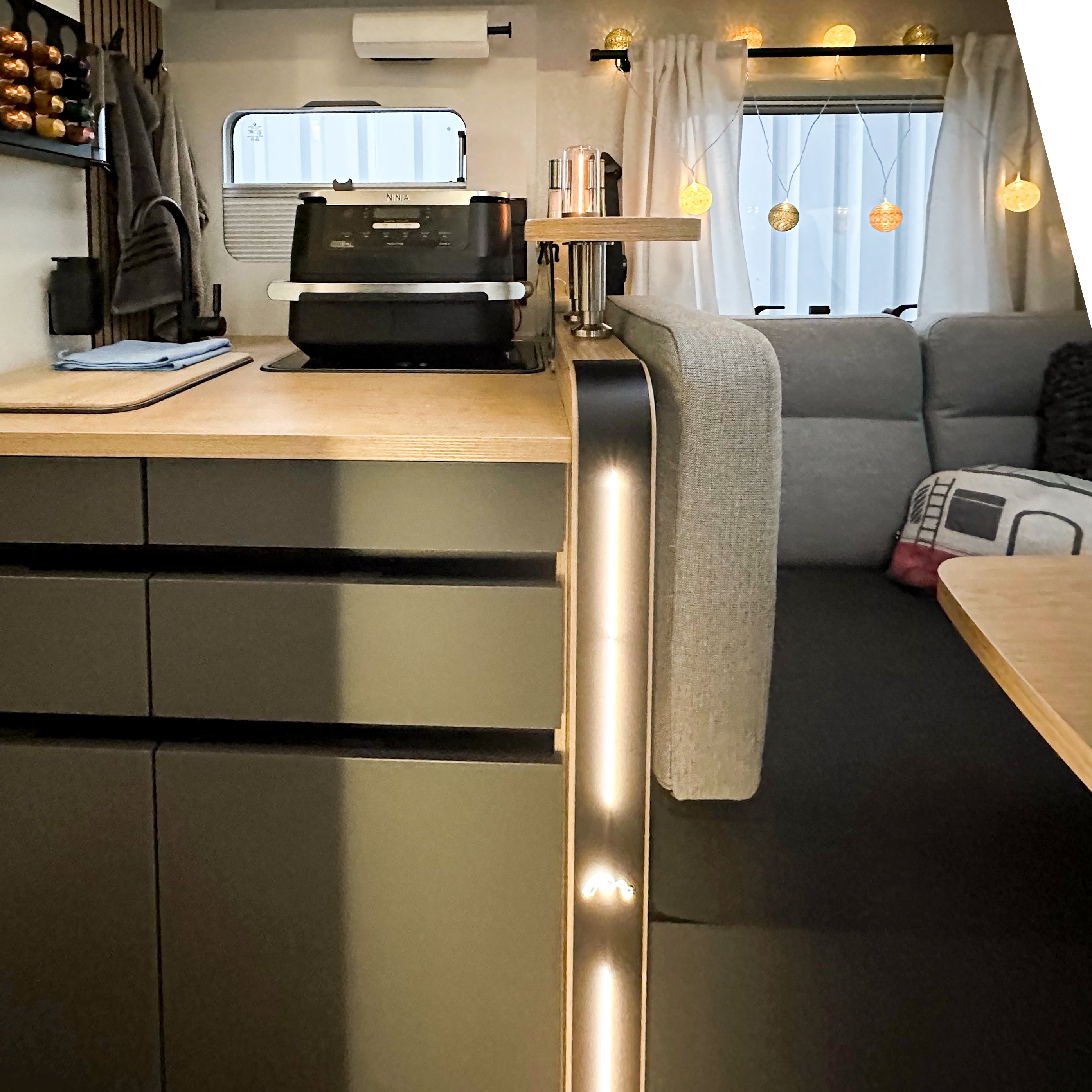 Tablette pour Pilote à partir de 2019 avec découpe pour le couvercle de la cuisinière