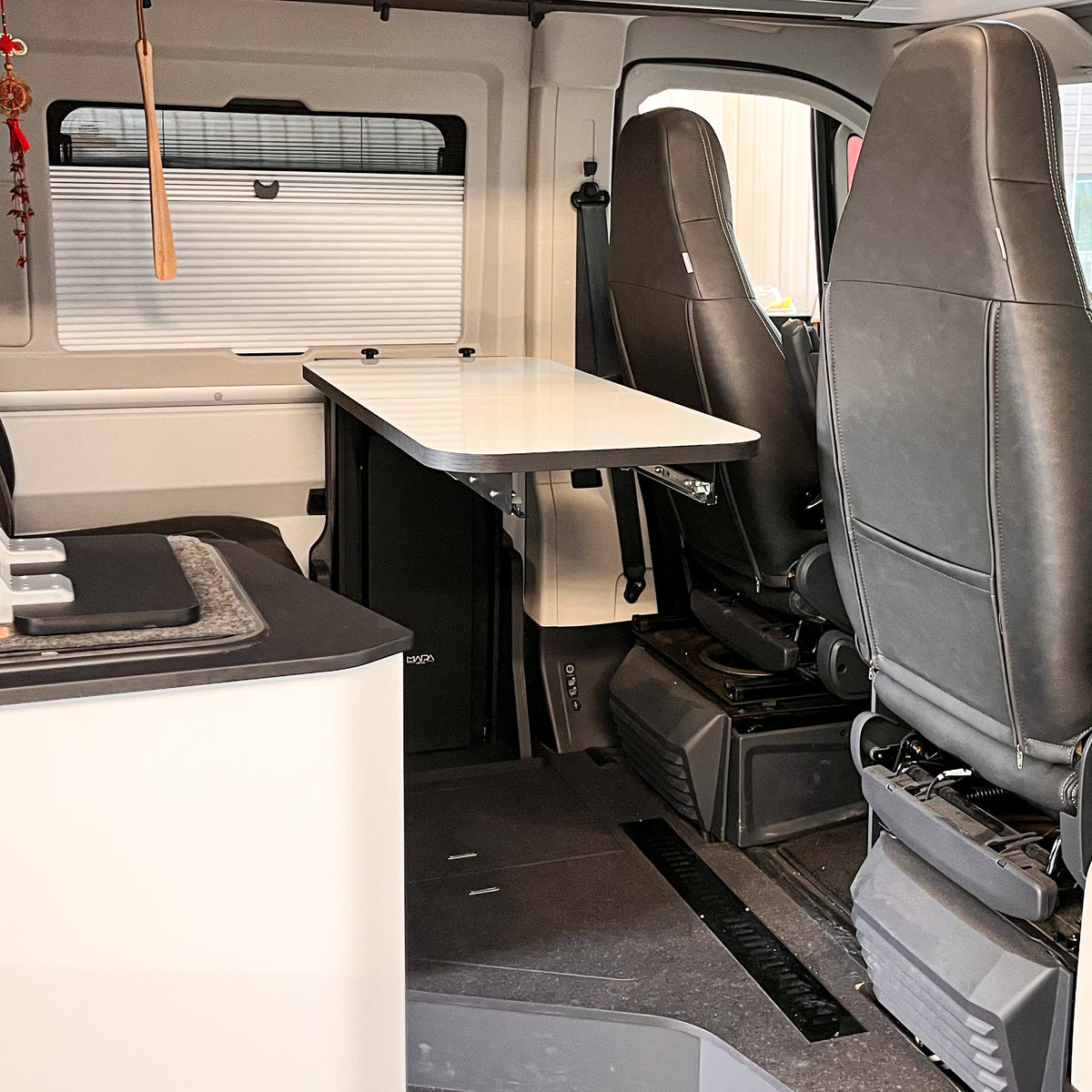 Schwebender Tisch für Kastenwagen & Campervans