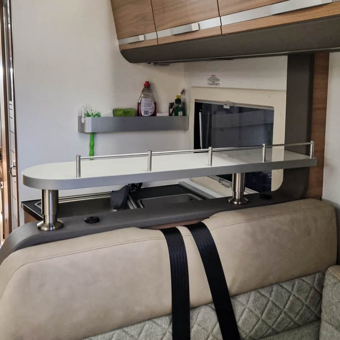 3031-Ablageboard für Adria SL Modelle von 2018 bis 2021 - Hochglanzweiß mit Kante in Grau/Anthrazit / mit Reling