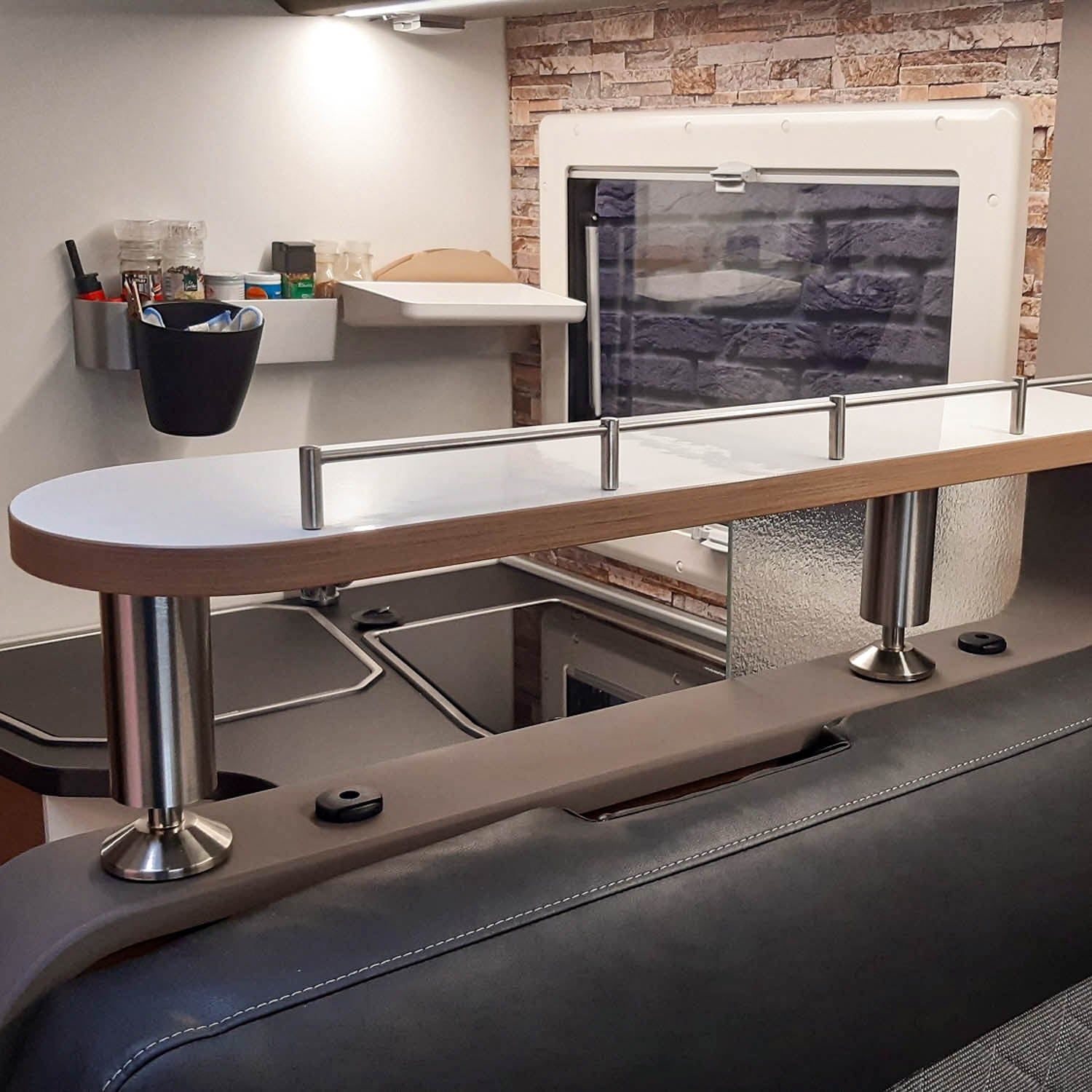 3072-Ablageboard für Adria XL Modelle - Hochglanzweiß mit Kante in Kirsche/Havanna / mit Reling