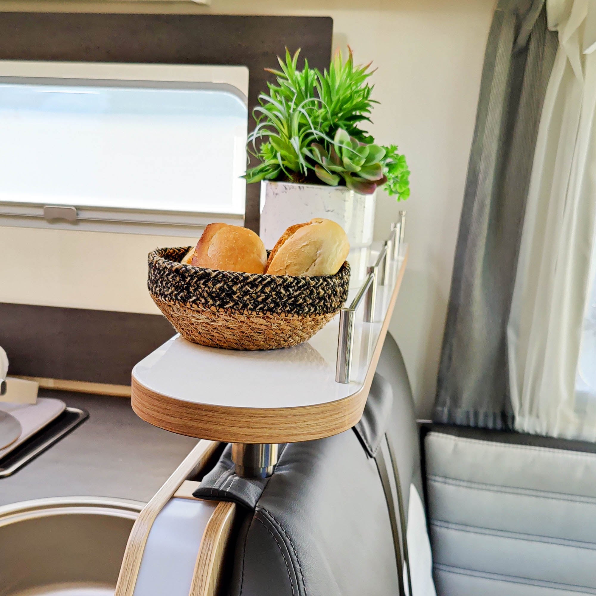 3443-Ablageboard für Sunlight ab Modelljahr 2023 - Hochglanzweiß mit Kante in Rüster Salisbury / mit Reling