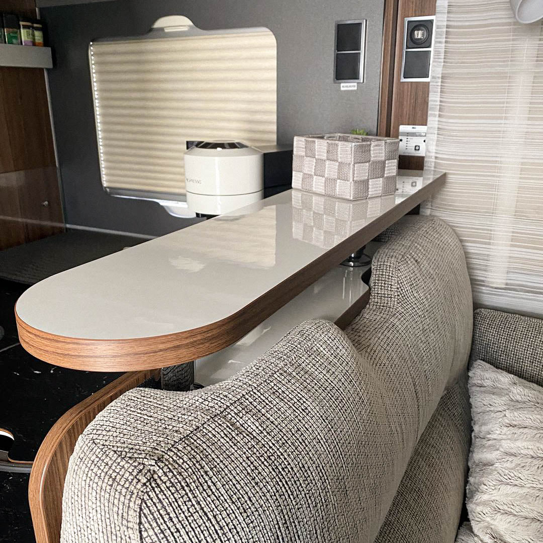 3046-2-teiliges Ablageboard für Hymer Modelle - Hochglanzweiß mit Kante in Madison Walnut / ohne Reling