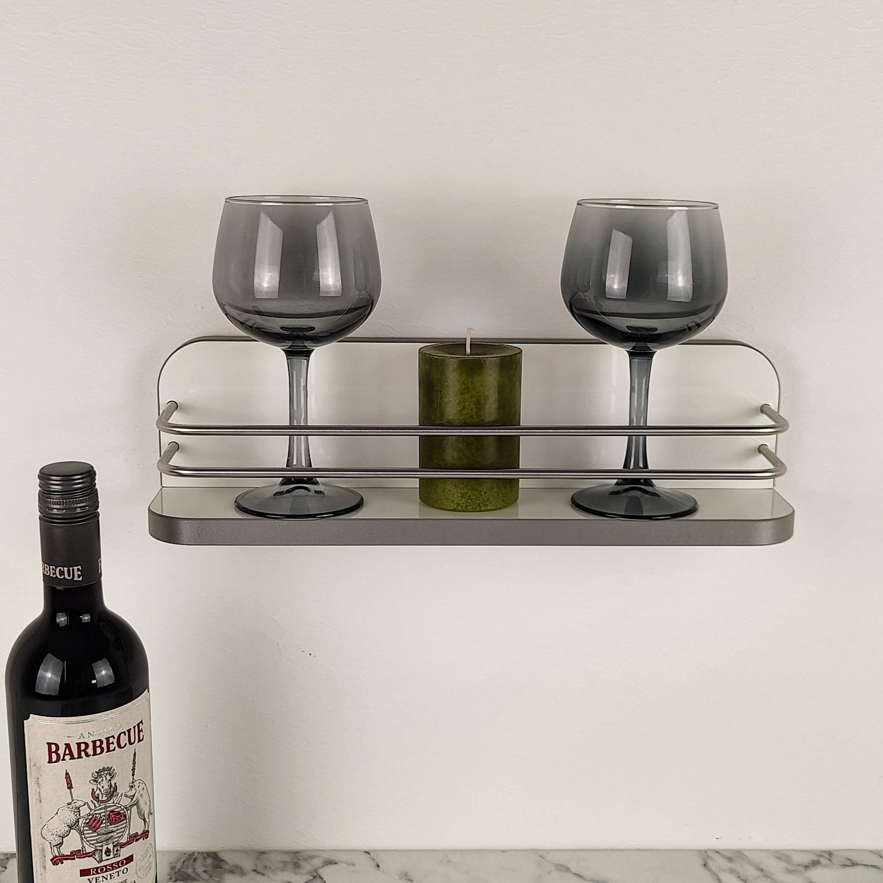 #farbe_Hochglanzweiß mit Kante in Grau/Anthrazit und Edelstahlreling