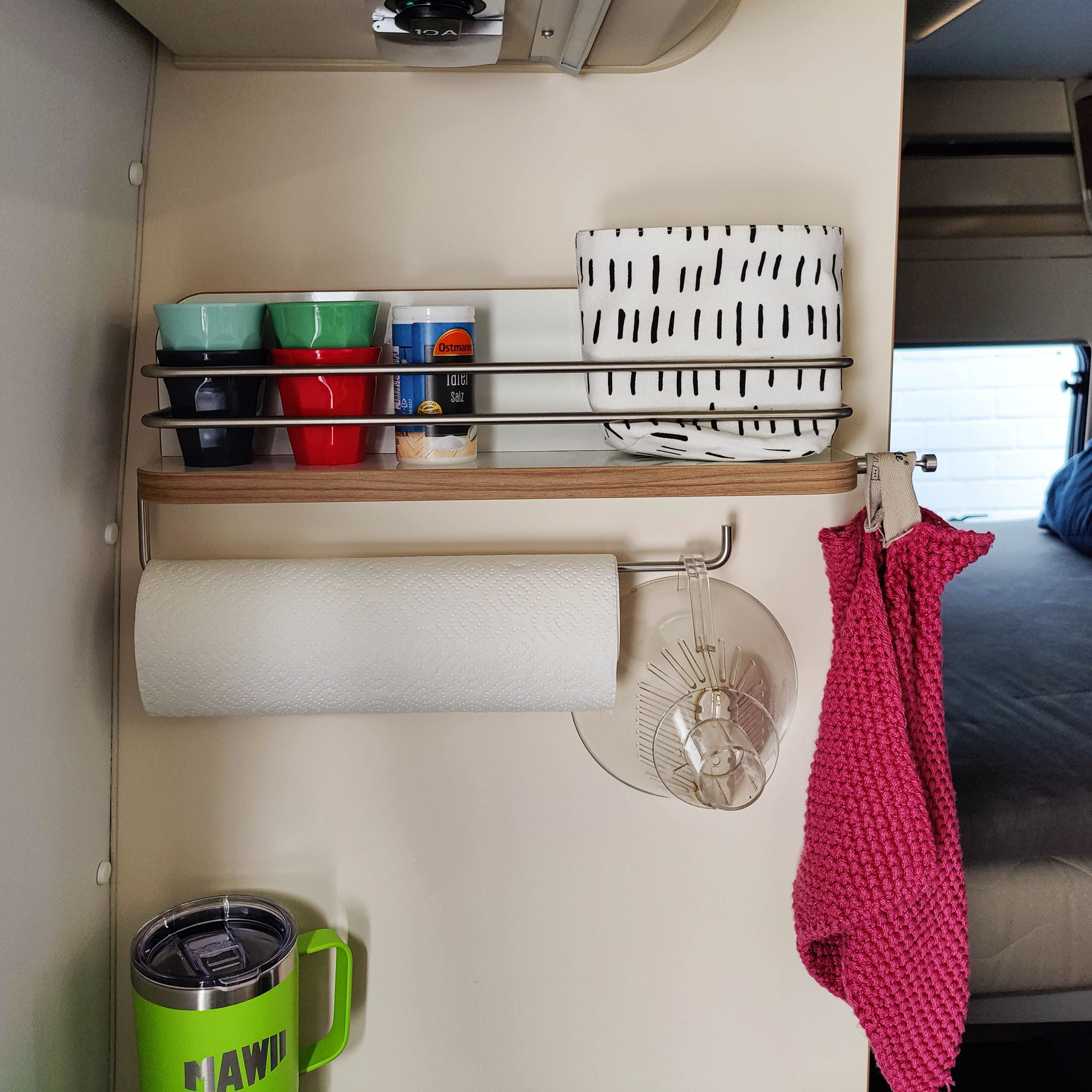 #farbe_Hochglanzweiß mit Kante in Kirsche/Havanna und Edelstahlreling