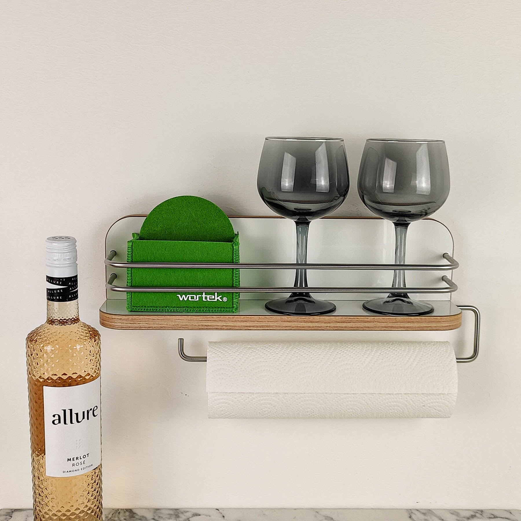 #farbe_Hochglanzweiß mit Kante in Rüster Salisbury und Edelstahlreling