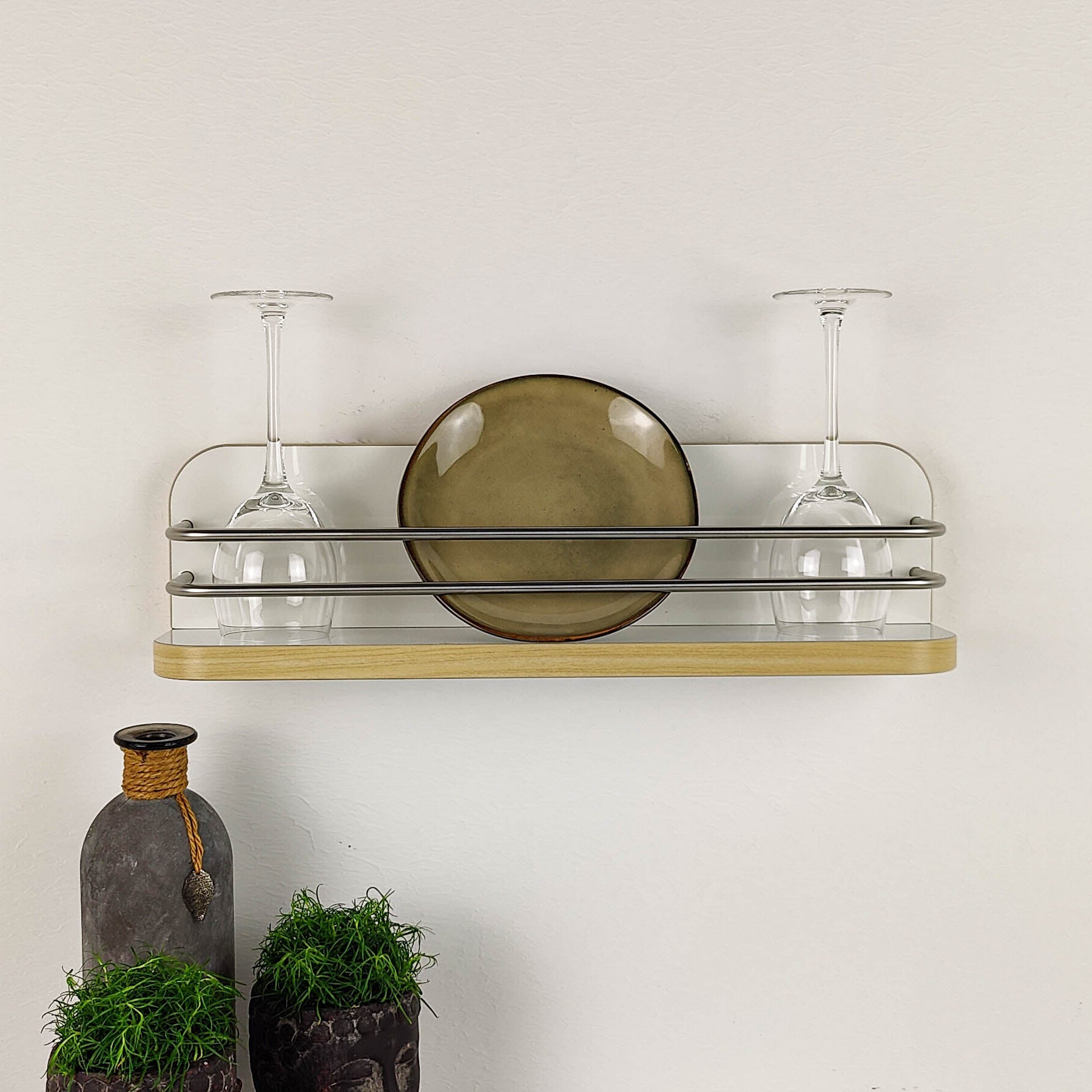 #farbe_Hochglanzweiß mit Kante in Ahorn Hell und Edelstahlreling