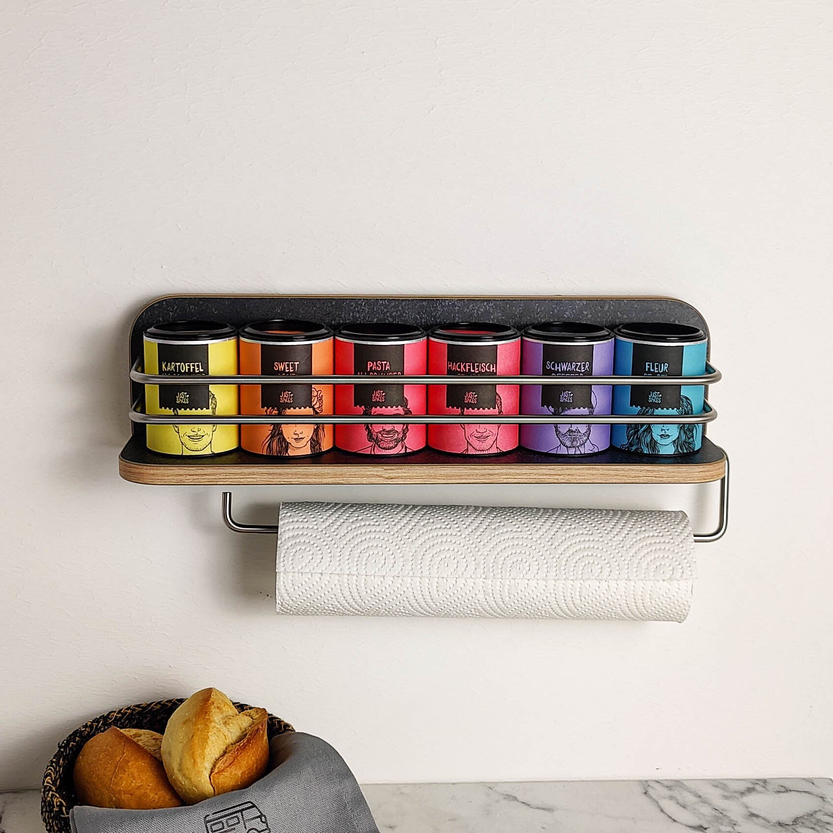 #farbe_Terrazzo Nero mit Kante in Rüster Salisbury und Edelstahlreling