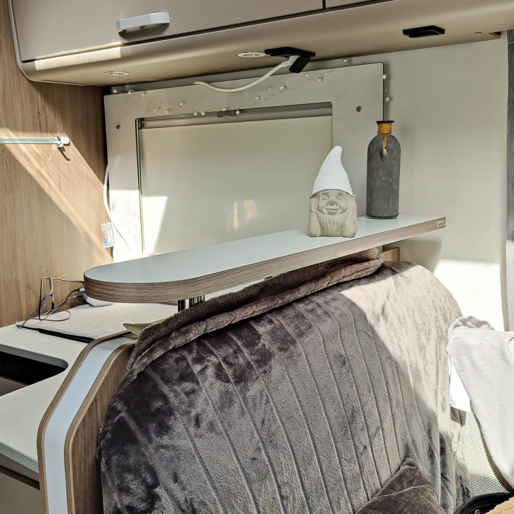 Board mit Kante in Ulme Trüffel