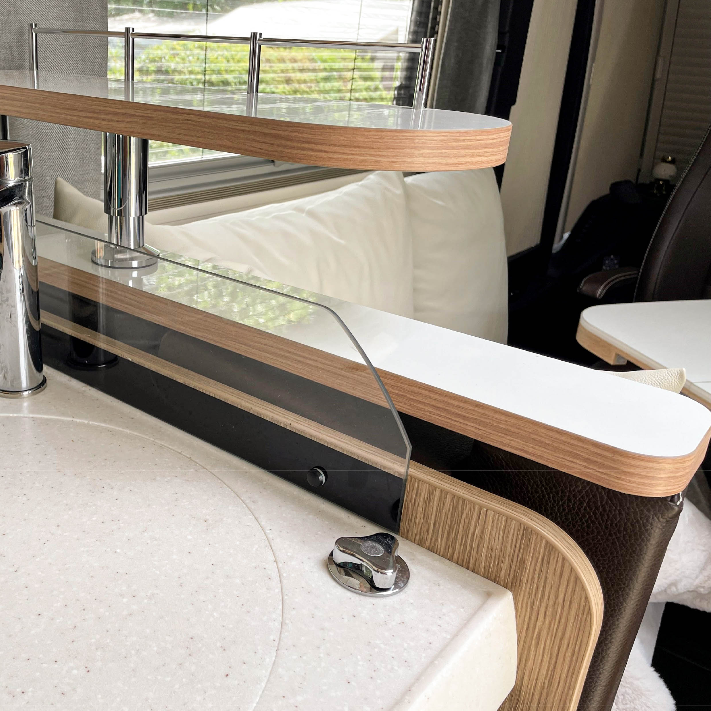 2-teiliges Ablageboard für Niesmann und Bischoff für die Modelljahre 2015 bis 2023 mit Face to Face Sitzgruppe