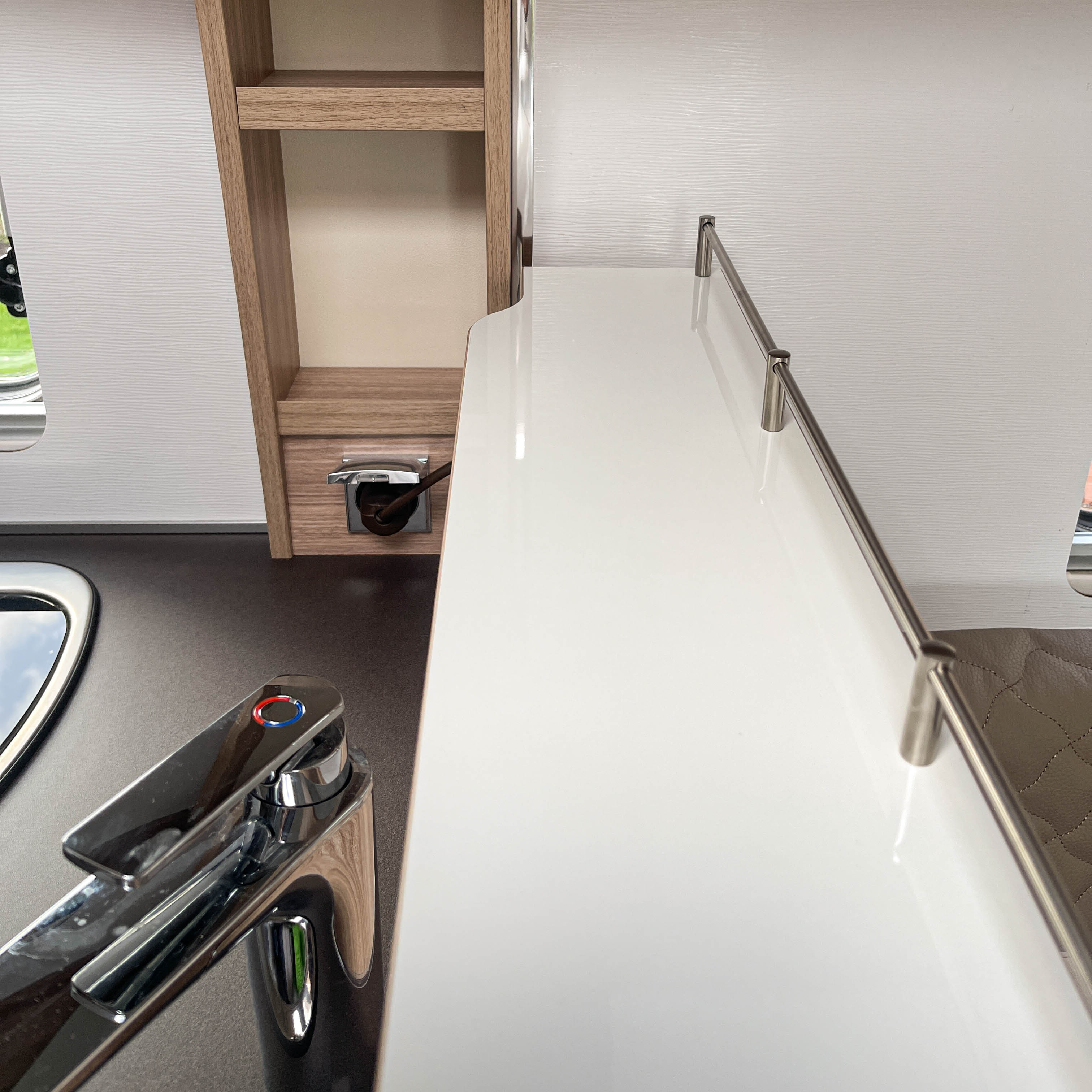 2-teiliges Ablageboard für Bürstner Ixeo Modelle mit Regal