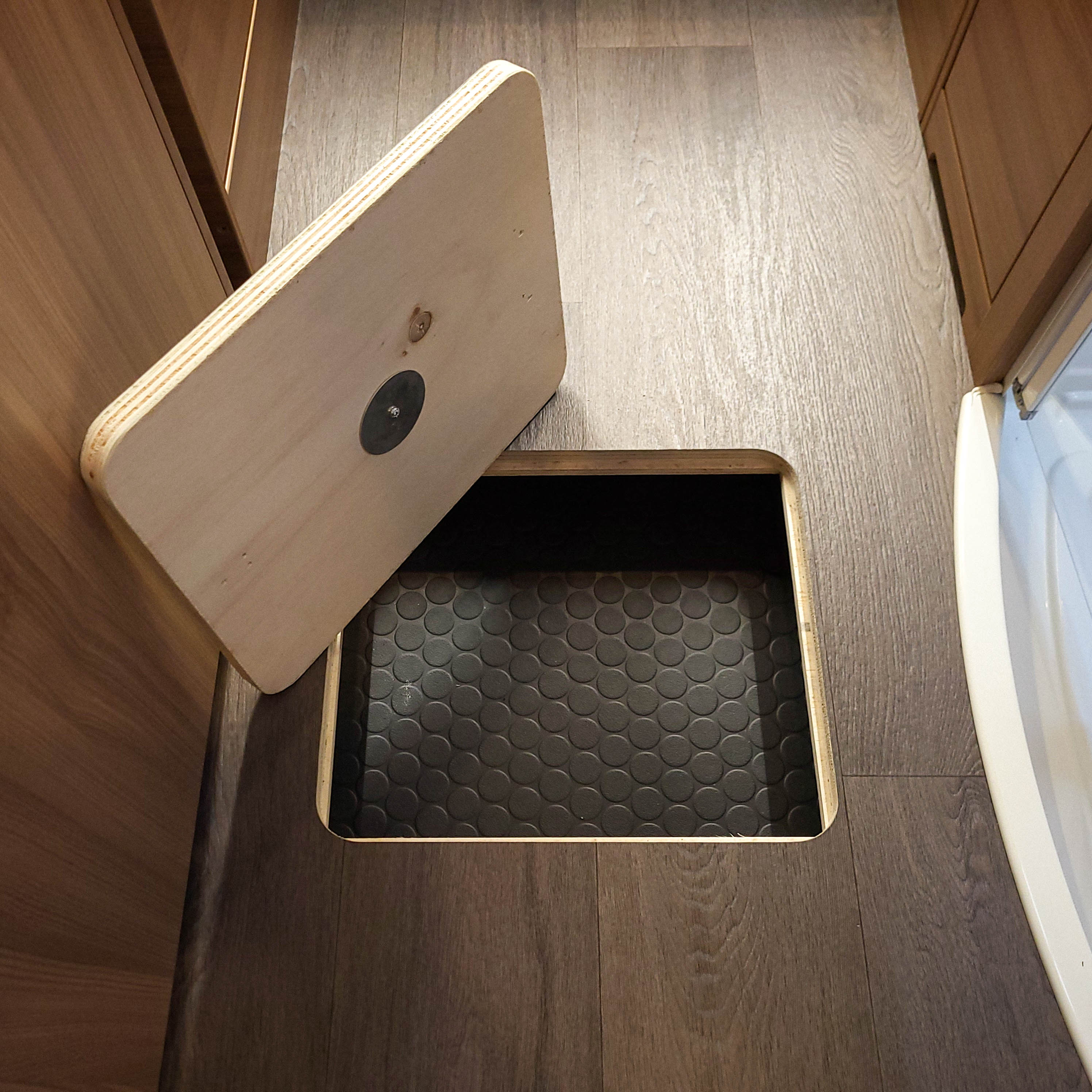 Schließsystem für die Bodenklappe im Wohnmobil