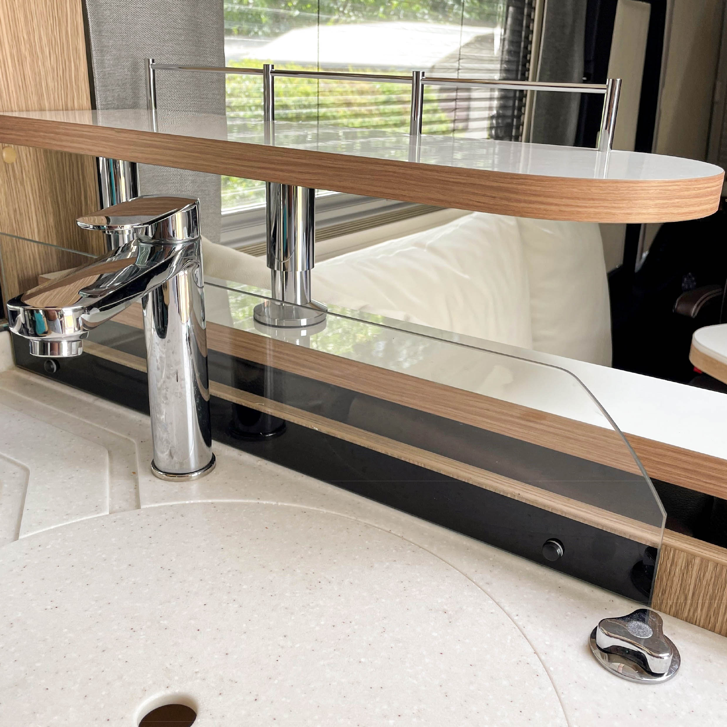 2-teiliges Ablageboard für Niesmann und Bischoff für die Modelljahre 2015 bis 2023 mit Face to Face Sitzgruppe