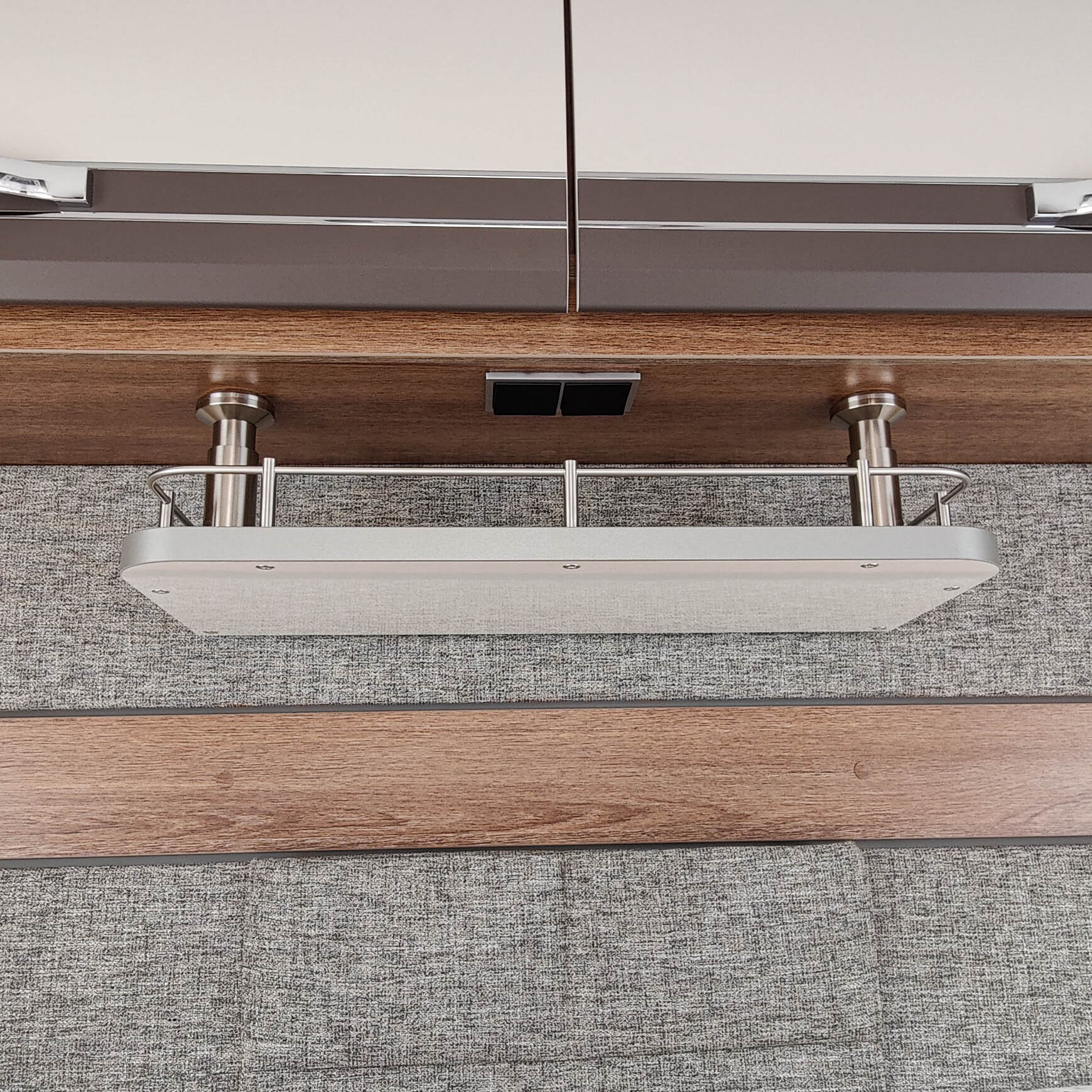 #farbe_Hochglanzweiß mit Kante in Grau/Anthrazit