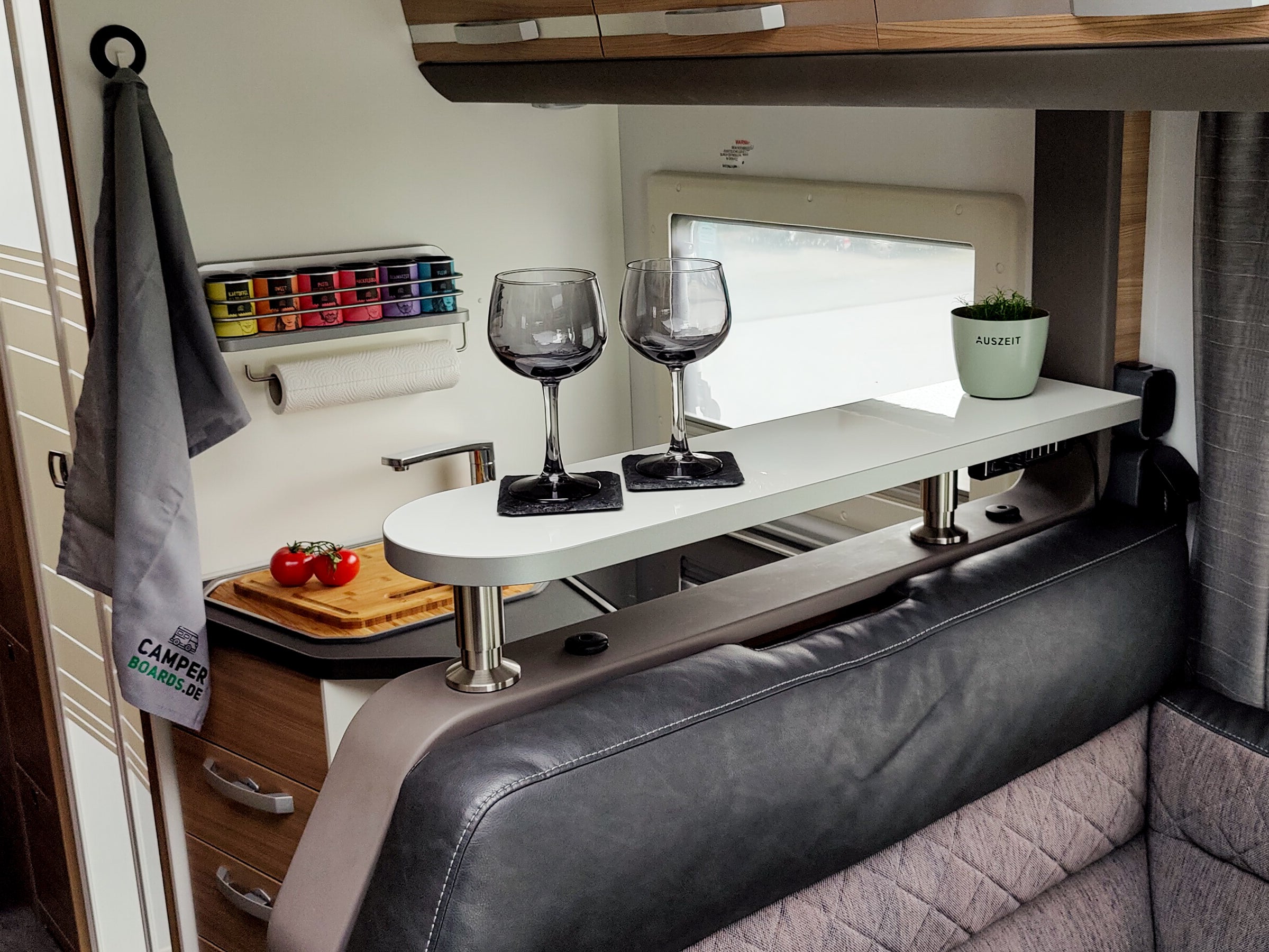 Mise à niveau de votre camping-car pour le début de la saison : plus de confort et de rangement grâce aux accessoires pour camping-cars, caravanes et véhicules de camping