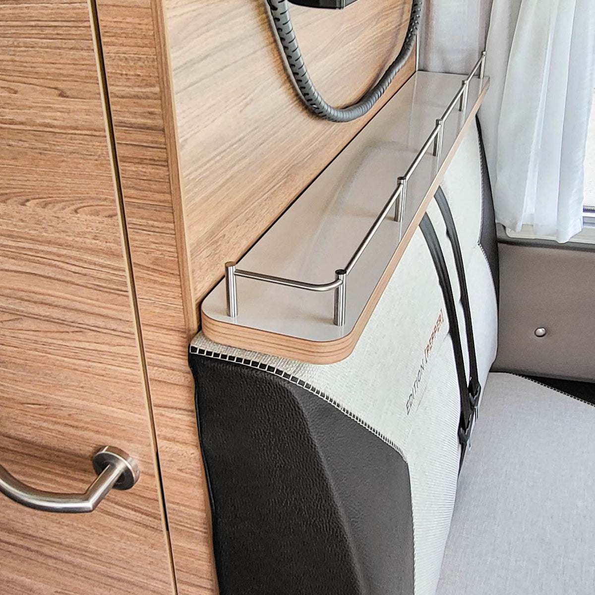 Ablageboard für Weinsberg Pepper Edition auf Mercedes Basis