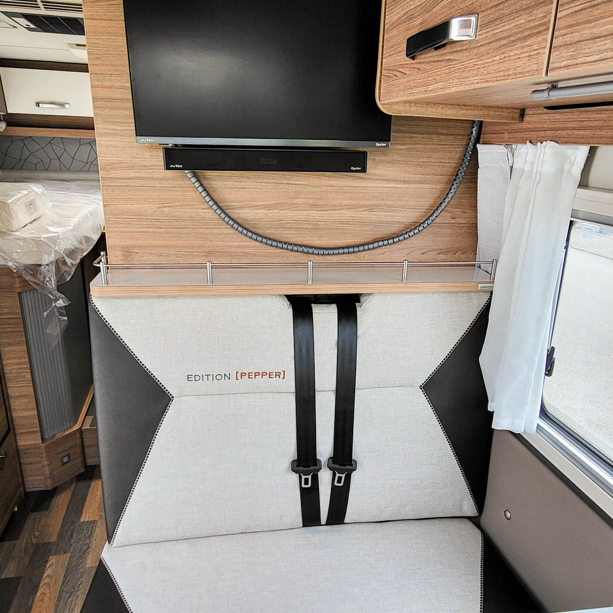Ablageboard für Weinsberg Pepper Edition auf Mercedes Basis