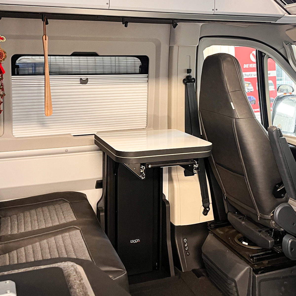 Schwebender Tisch für Kastenwagen & Campervans